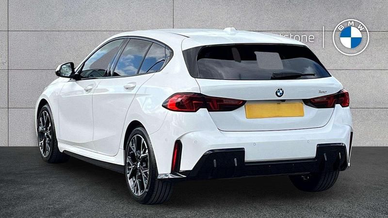 Second-hand BMW 120 M Sport 168 CP (123 kW) 2025 Alb Hatchback