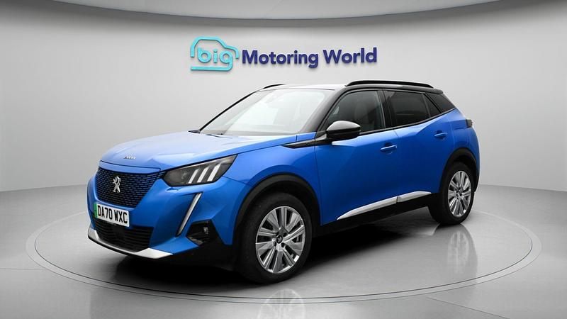 Second-hand Peugeot e-2008 Premium 98 kW (134 CP) 2021 Albastru SUV