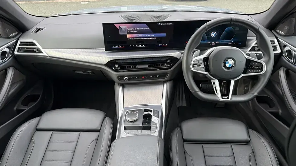 Usado BMW 420 M Sport 181 HP (133 kW) 2025 Cinzento Cabrios