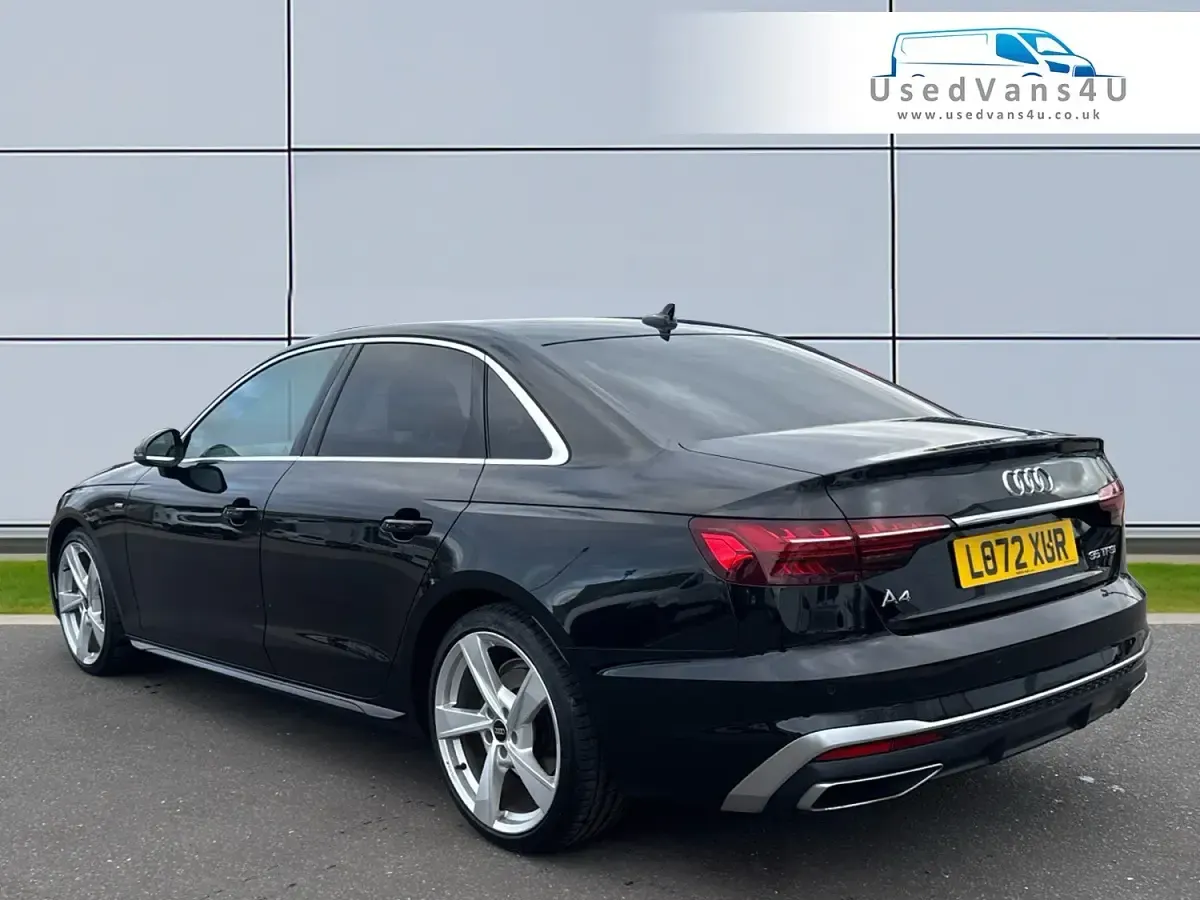 Second-hand Audi A4 S-Line 150 CP (110 kW) 2022 Negru Berlinǎ