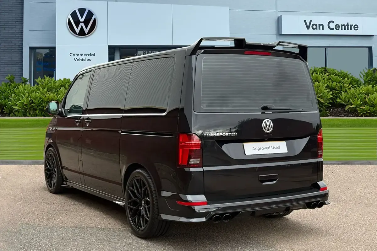Begagnad VW Transporter Sportline 204 HK (150 kW) 2023 Svart Van