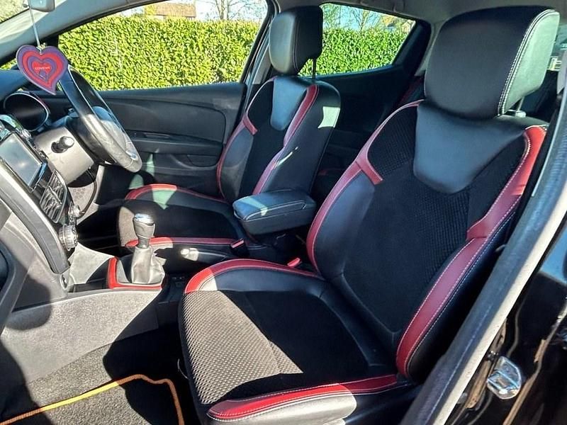 Used Renault Clio IV Dynamique 2017 Black Hatchback