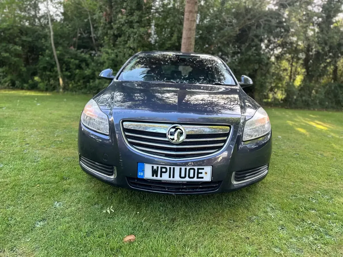 Used Vauxhall Insignia 220 HP (161 kW) 2011 Blue Hatchback