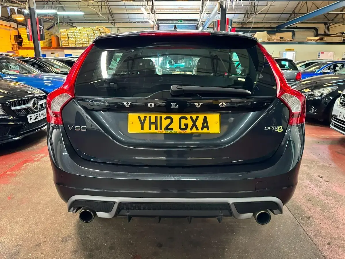 Used Volvo V60 R-Design 115 HP (84 kW) 2012 Grey Estate