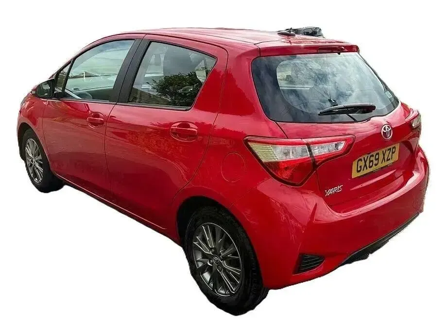 Usado Toyota Yaris 111 HP (81 kW) 2020 Vermelho Citadino