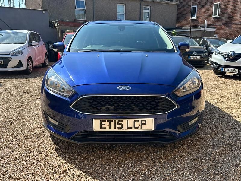 Używany Ford Focus Zetec 125 KM (91 kW) 2015 Niebieski Hatchback