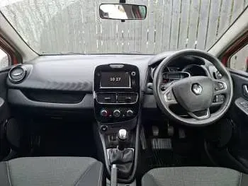 Used Renault Clio Iconic 90 HP (66 kW) 2019 Red Hatchback