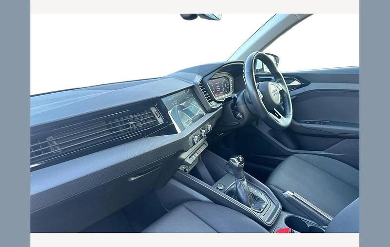 Used Audi A1 Design 95 HP (69 kW) 2021 White SUV