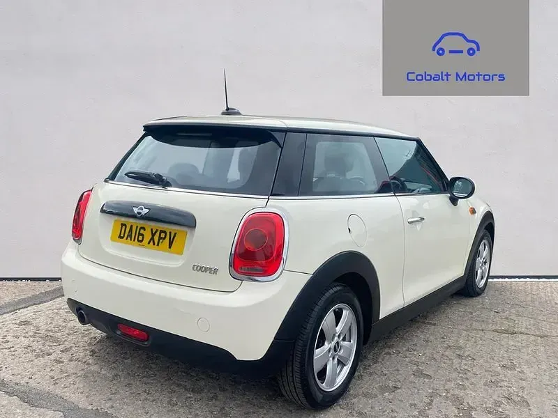 Used Mini Cooper Hatch 136 HP (100 kW) 2016 White Hatchback