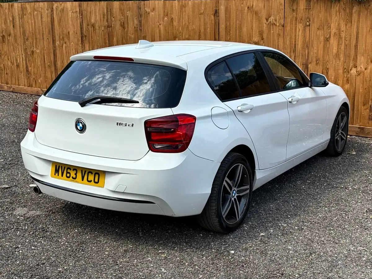 Used BMW 116 Sport Line 2013 White Hatchback
