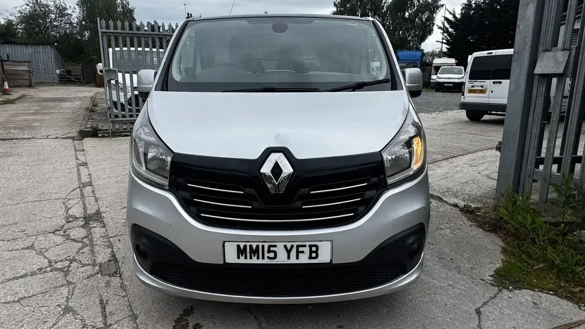 Used Renault Trafic 2015 Silver MPV