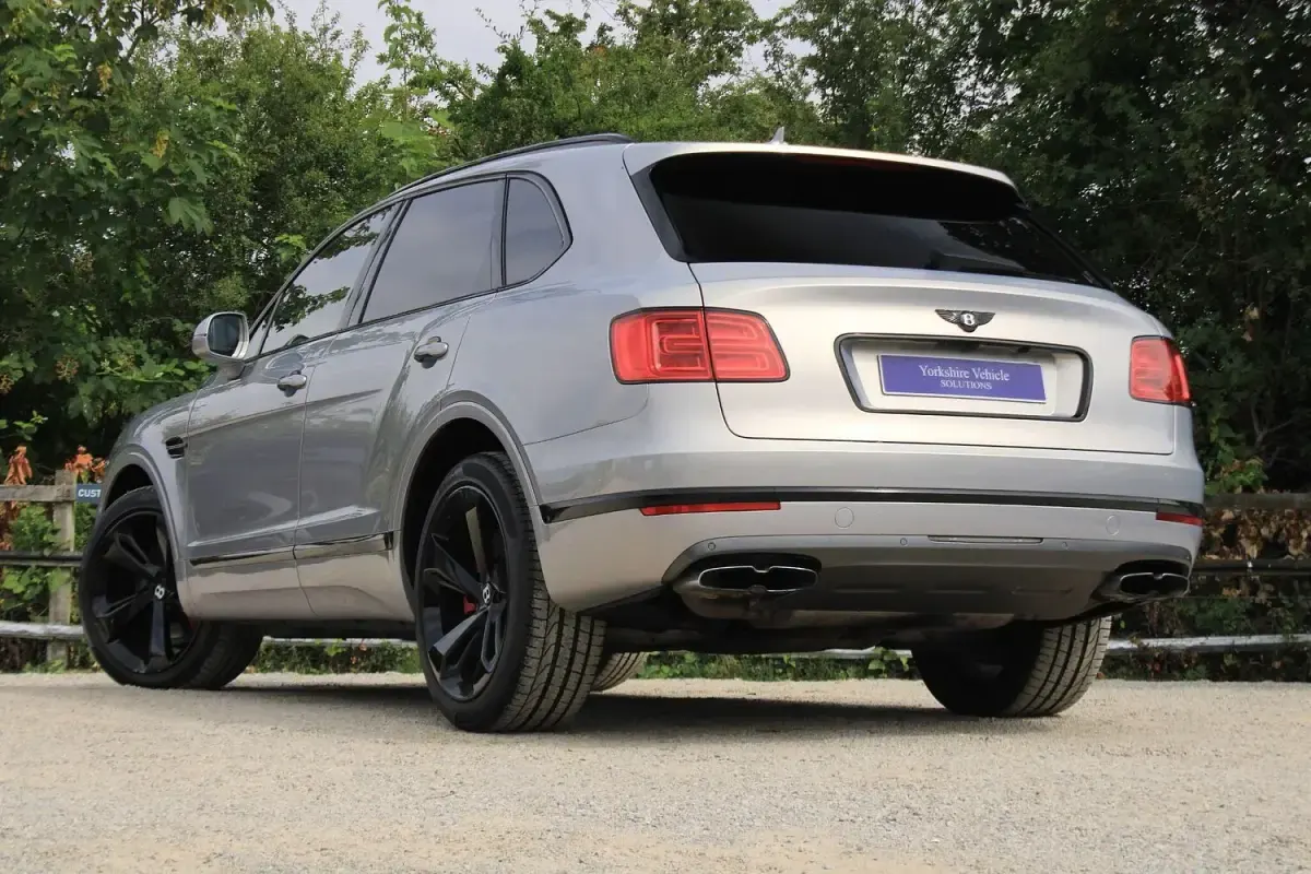 Used Bentley Bentayga 550 HP (404 kW) 2018 Grey SUV