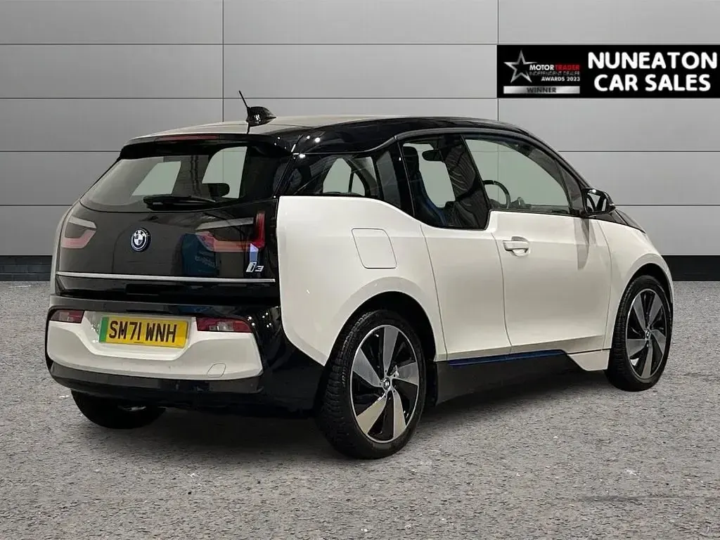 Używany BMW i3 Comfort Edition 125 kW (170 KM) 2022 Biały Hatchback