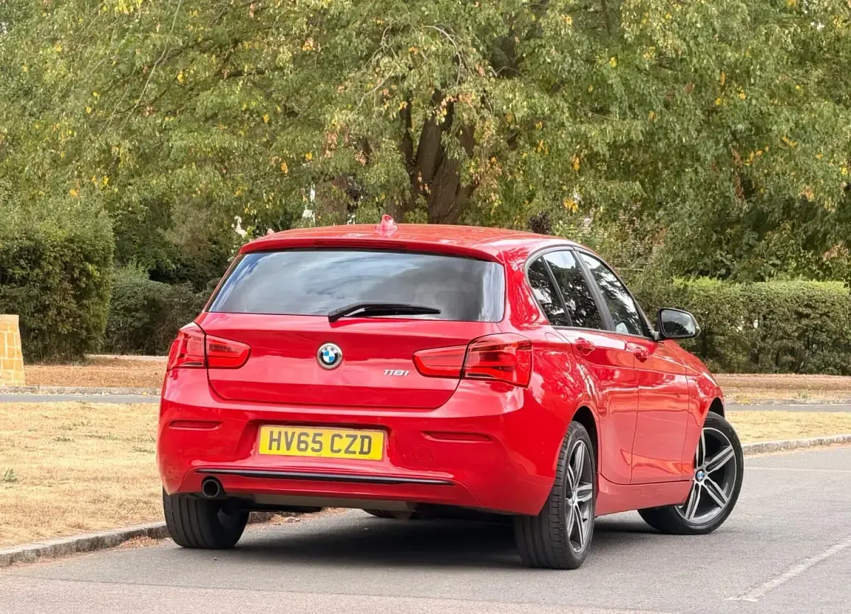 Used BMW 118 Sport Line 2015 Red Hatchback