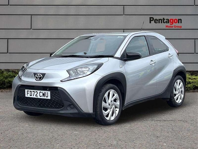 Used Toyota Aygo X PURE 72 HP (52 kW) 2023 Silver SUV