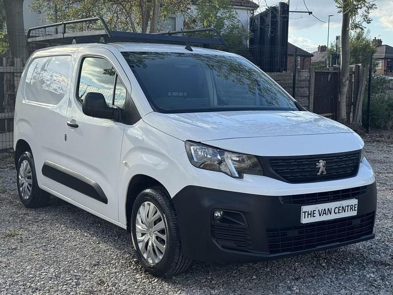 White Used 2020 Peugeot Partner MPV | £7,485 (Fair price) - Image 1/4
