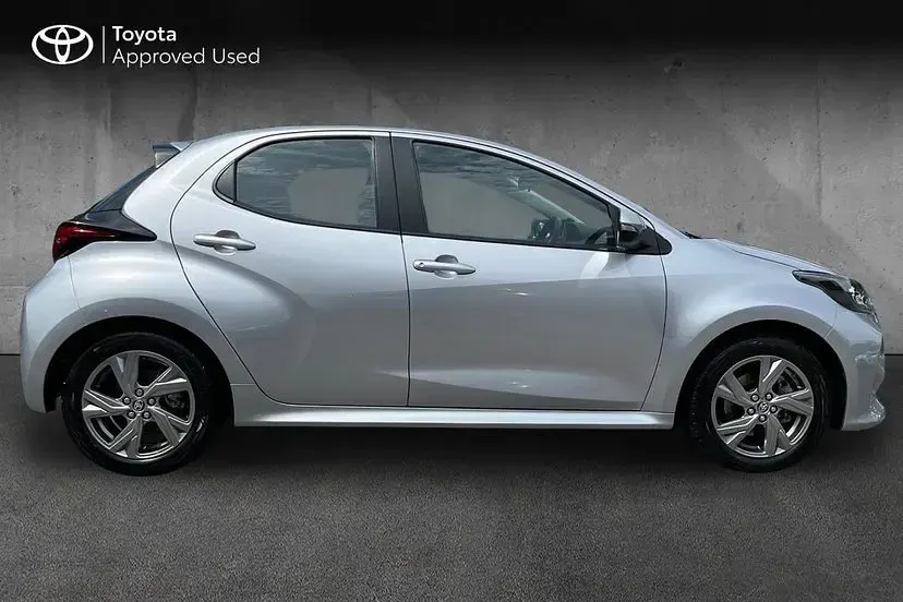 Used Toyota Yaris 114 HP (83 kW) 2024 Silver Hatchback