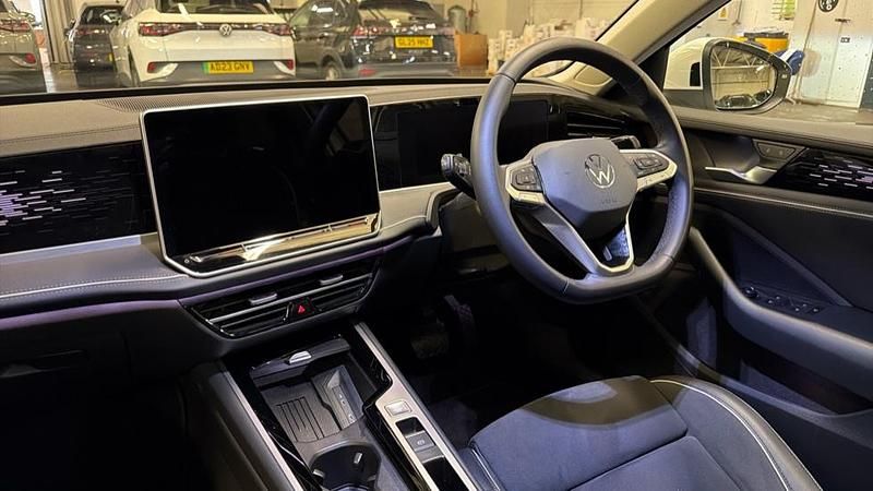 Used VW Passat Elegance 204 HP (150 kW) 2025 Pure white Estate
