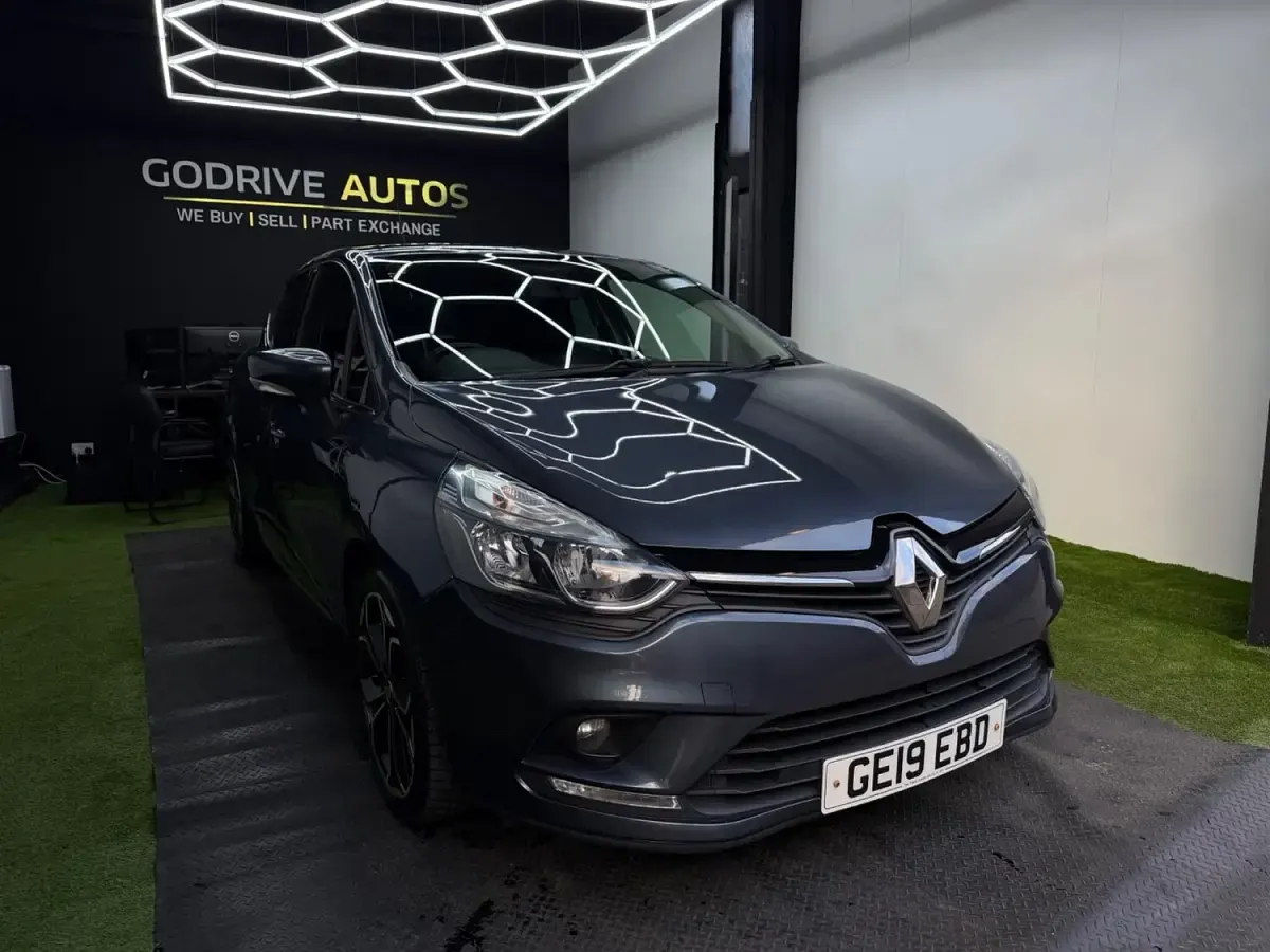 Used Renault Clio Iconic 90 HP (66 kW) 2019 Grey Hatchback