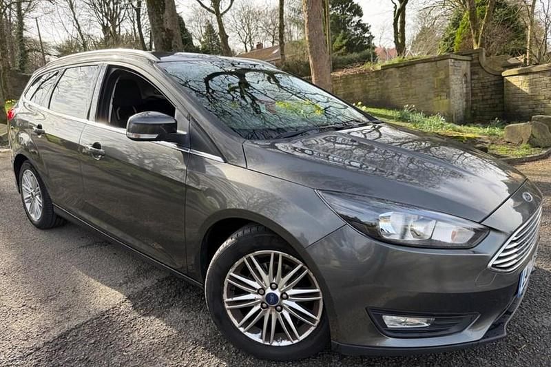 Used Ford Focus Zetec 120 HP (88 kW) 2017 Grey Estate