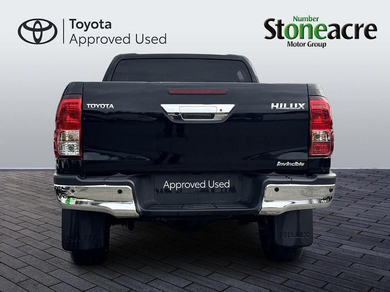 Used Toyota HiLux 150 HP (110 kW) 2019 Black Pickup