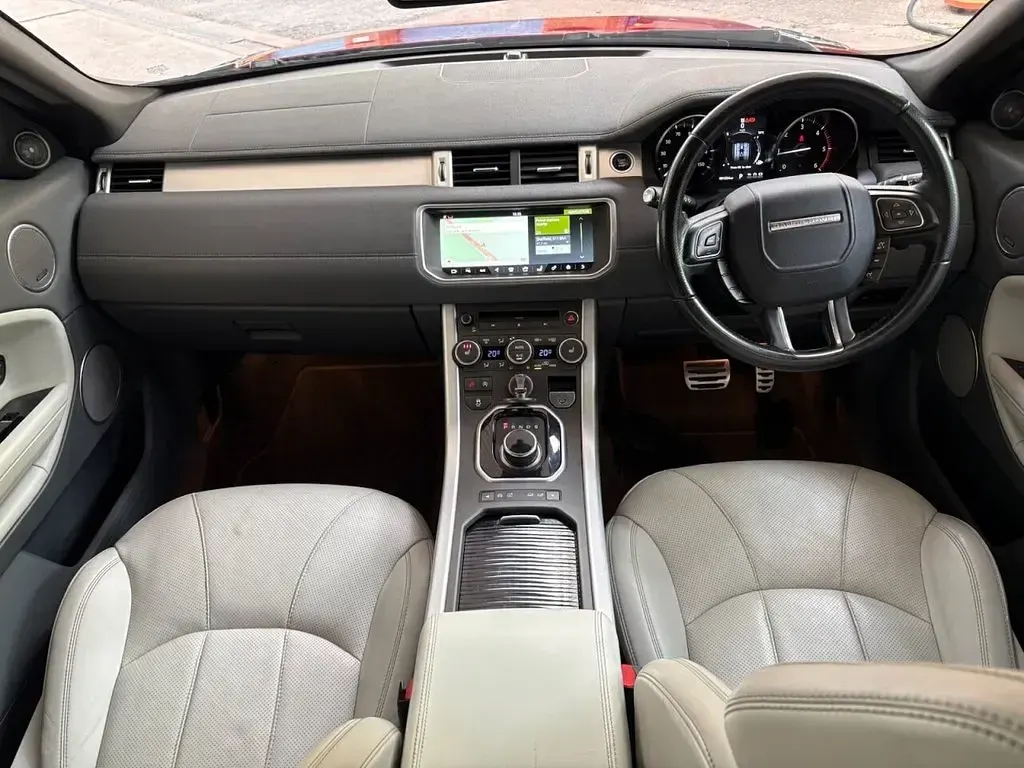 Used Land Rover Range Rover evoque HSE Dynamic 180 HP (132 kW) 2018 Red Estate