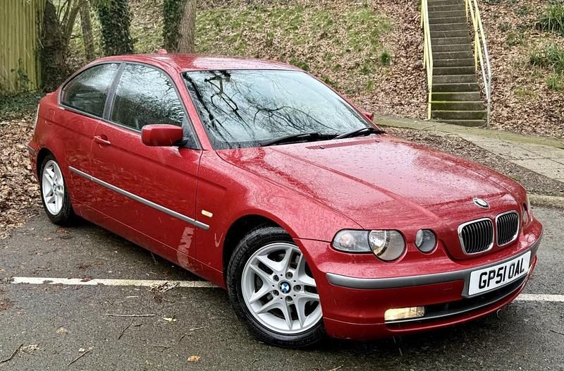 Used BMW 325 190 HP (139 kW) 2001 Red Hatchback