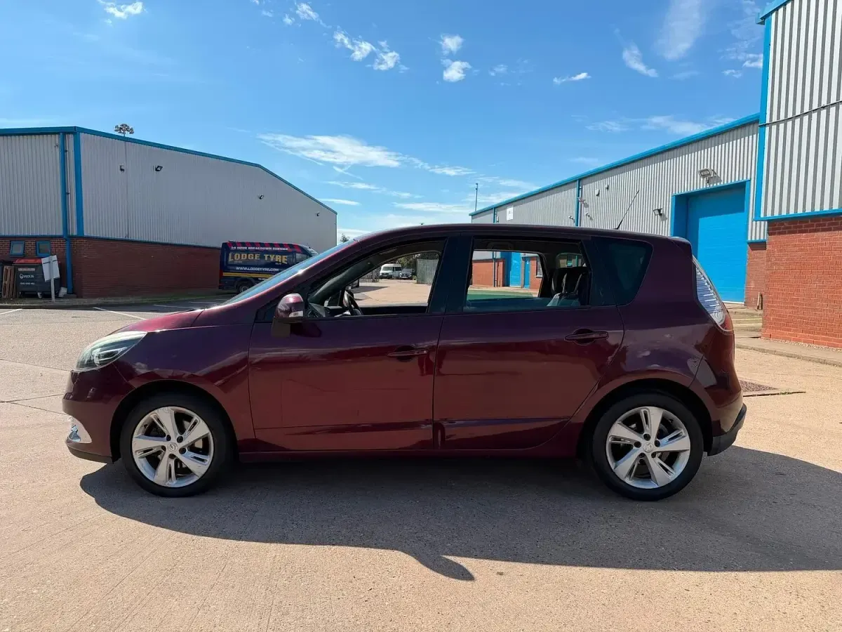 Used Renault Scénic III Dynamique 110 HP (80 kW) 2012 Red MPV