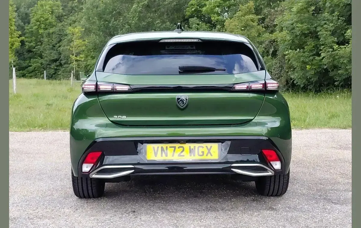 Used Peugeot 308 Allure Premium 129 HP (94 kW) 2023 Green Hatchback