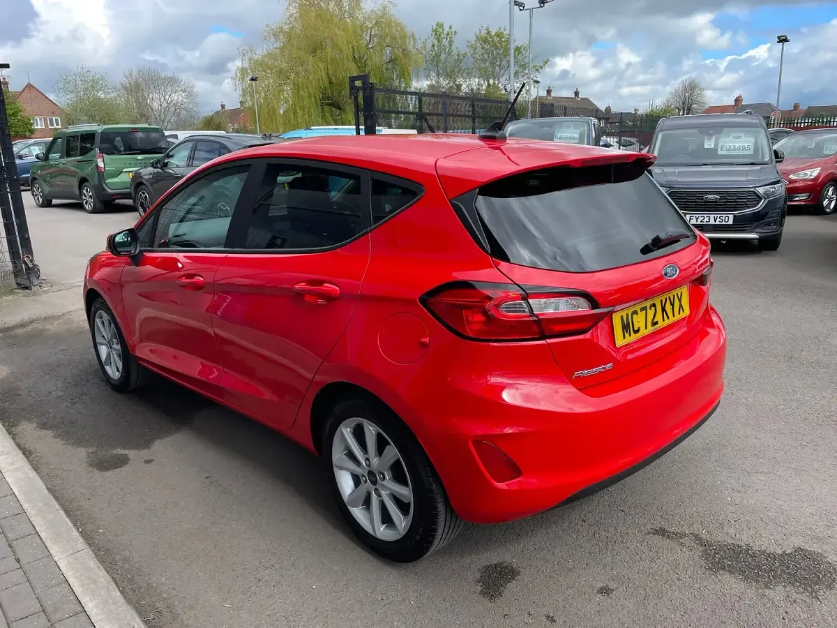 Używany Ford Fiesta Trend 75 KM (55 kW) 2023 Czerwony Hatchback