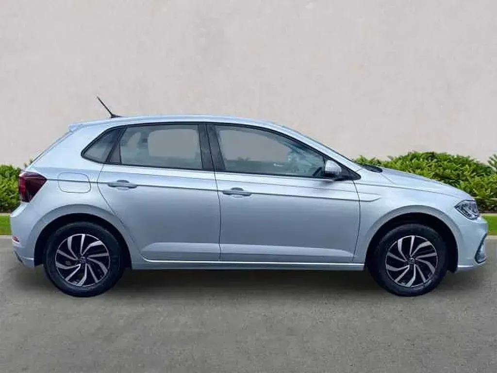 Begagnad VW Polo Life 80 HK (58 kW) 2023 Silver Halvkombi
