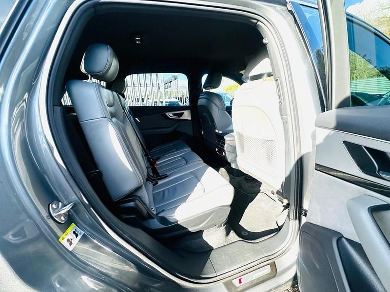 Begagnad Audi Q7 S-Line 272 HK (200 kW) 2015 Grå SUV