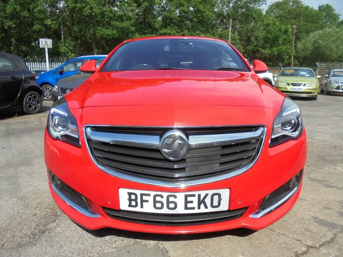 Used Vauxhall Insignia SRi 170 HP (125 kW) 2016 Red Hatchback
