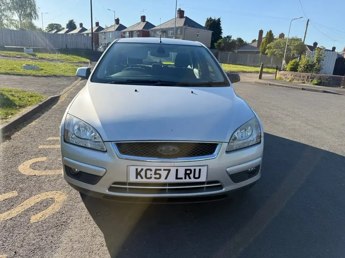 Gebraucht Ford Focus Ghia 115 PS (84 kW) 2007 Silber Kleinwagen