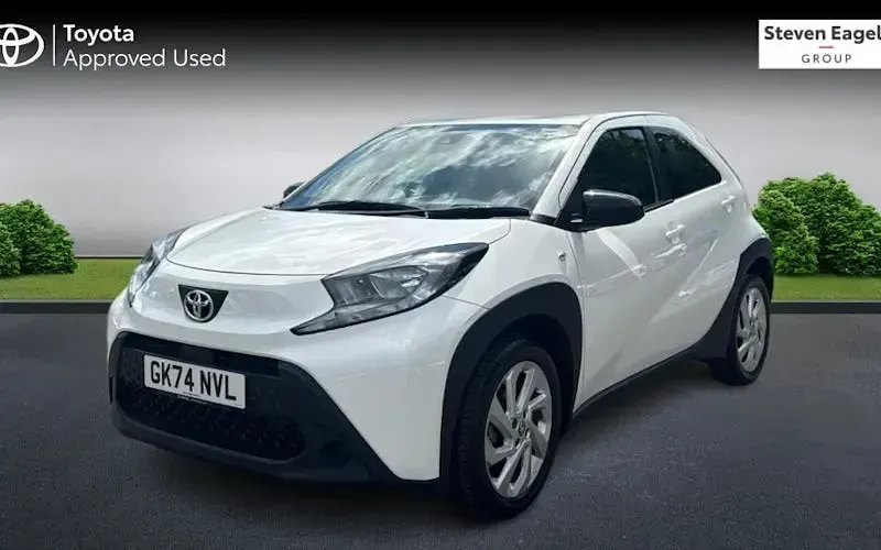 Used Toyota Aygo X PURE 72 HP (52 kW) 2024 White SUV