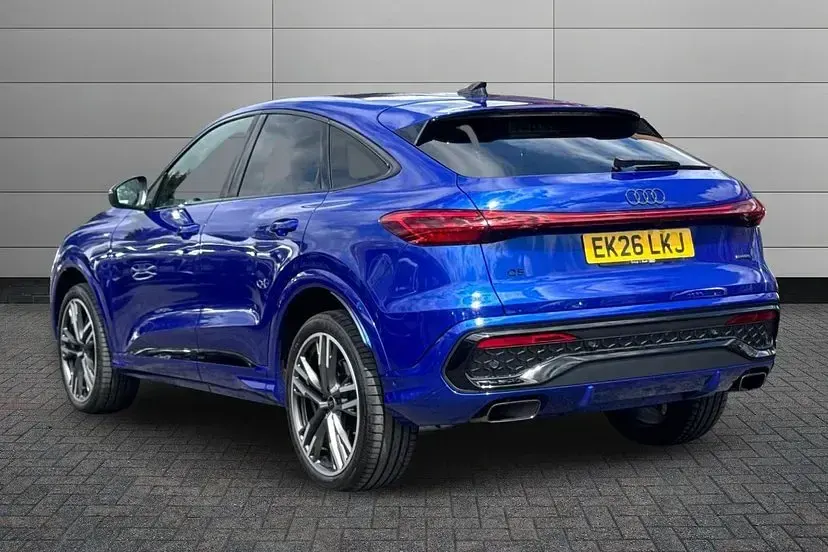 Used Audi Q5 Sportback Advanced 201 HP (147 kW) 2026 Ultra blue SUV