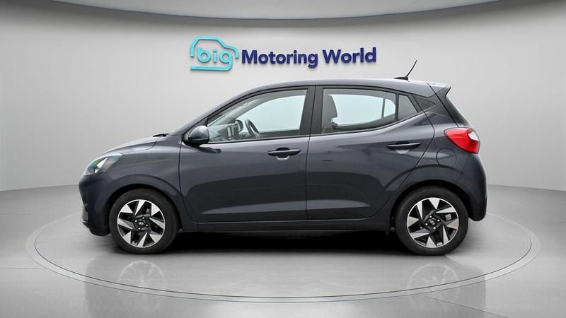 Used Hyundai i10 Advanced 65 HP (47 kW) 2023 Grey Hatchback