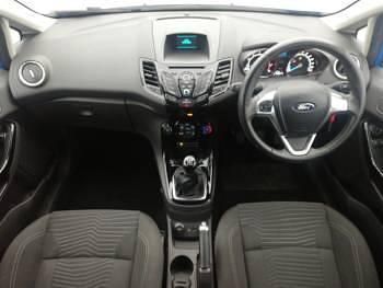 Used Ford Fiesta Zetec 100 HP (73 kW) 2015 Blue Hatchback
