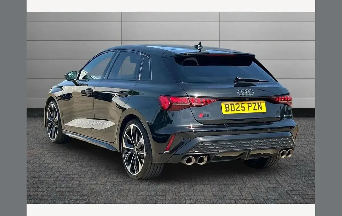 Usado Audi S3 Sportback Black Edition 328 HP (241 kW) 2025 Preto Citadino
