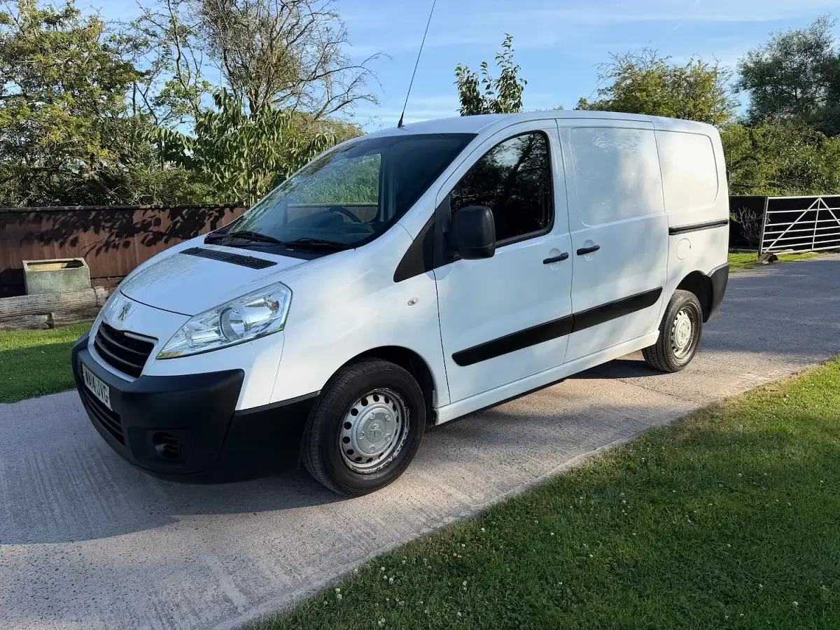 Used Peugeot Expert 90 HP (66 kW) 2014 White Van