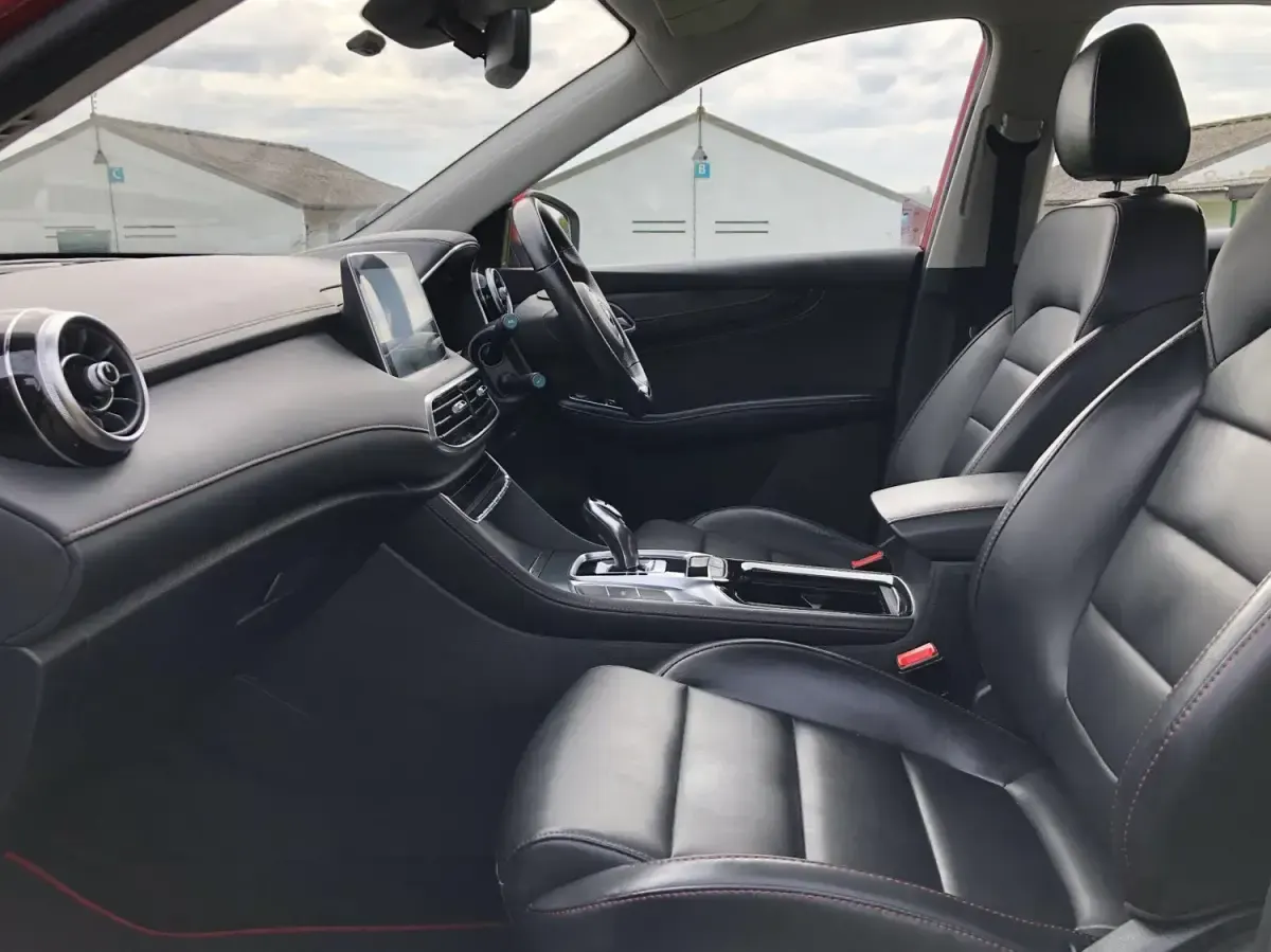 Begagnad MG HS Excite 162 HK (119 kW) 2023 Röd SUV
