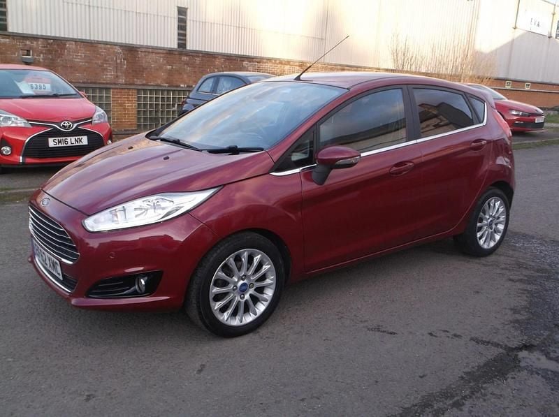 Usado Ford Fiesta Titanium X 95 HP (69 kW) 2012 Vermelho Citadino