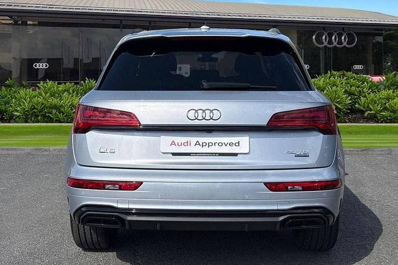 Begagnad Audi Q5 Advanced 204 HK (150 kW) 2022 Silver SUV