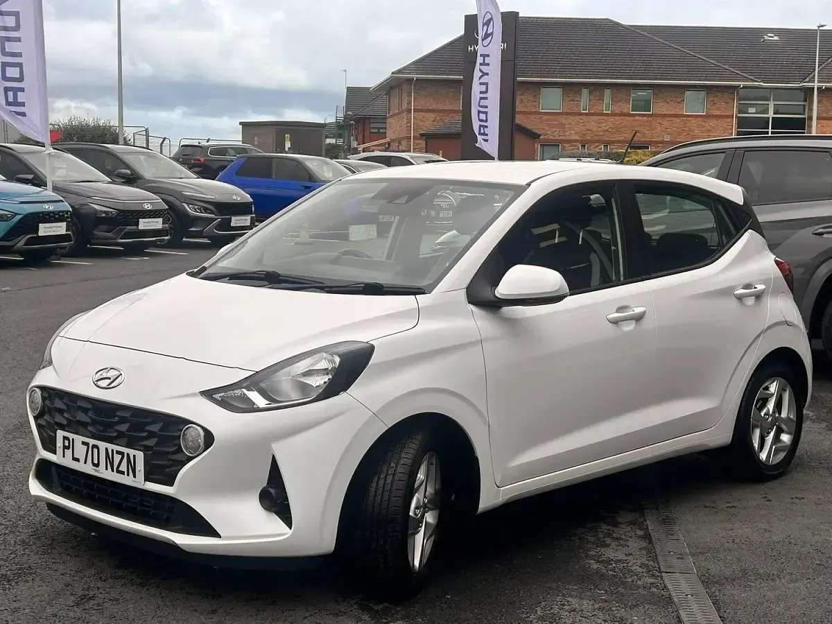 Used Hyundai i10 SE 67 HP (49 kW) 2020 White Hatchback