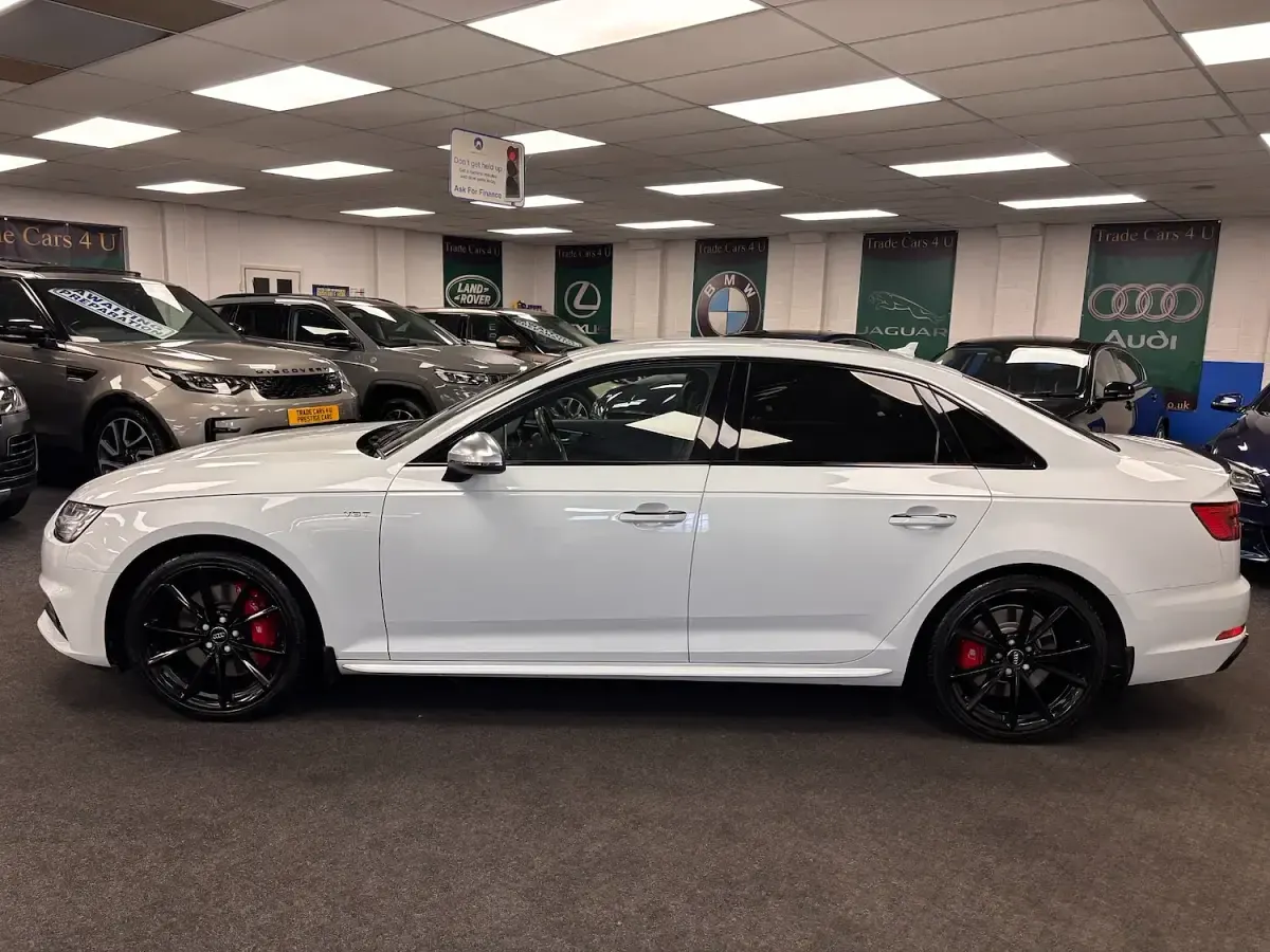 Used Audi A4 354 HP (260 kW) 2017 White Sedan