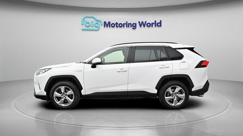 Used Toyota RAV4 Hybrid Design 222 HP (163 kW) 2021 White SUV