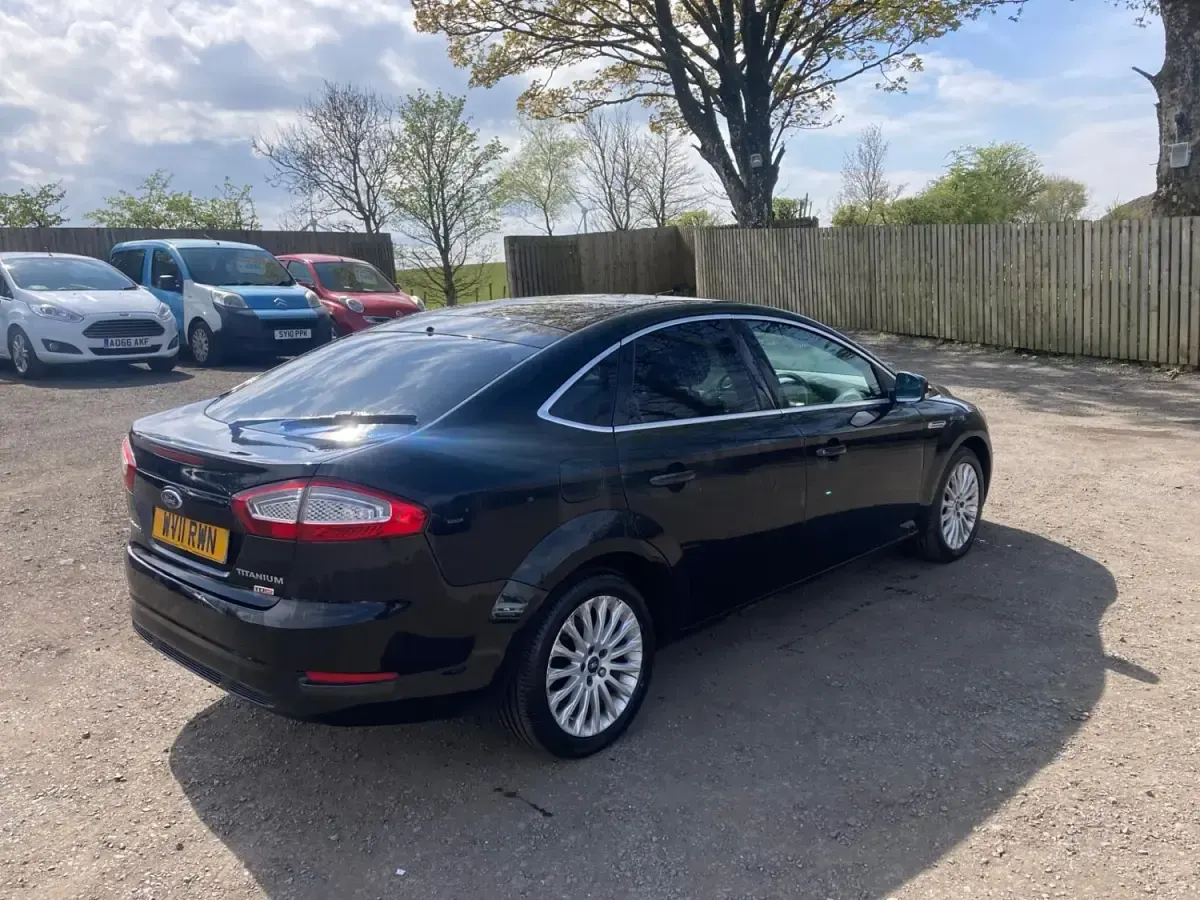 Begagnad Ford Mondeo Titanium 2011 Svart Halvkombi