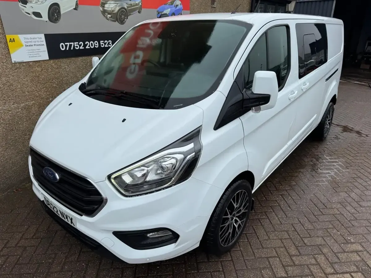 Used Ford Transit Custom Limited 130 HP (95 kW) 2022 White Van
