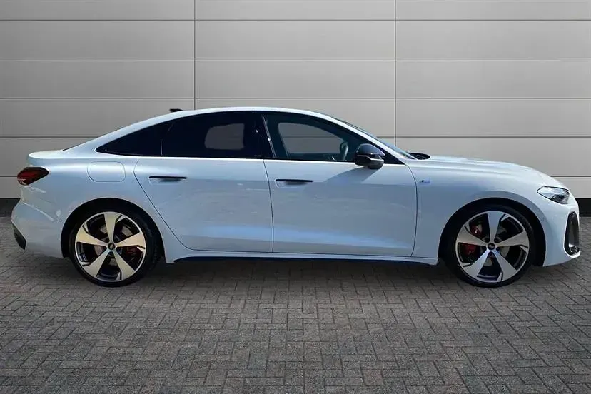 Nouă Audi A5 Advanced 204 CP (150 kW) 2026 Alb Berlinǎ
