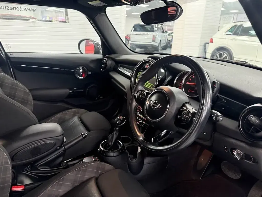 Used Mini Cooper Hatch 136 HP (100 kW) 2016 Silver Hatchback